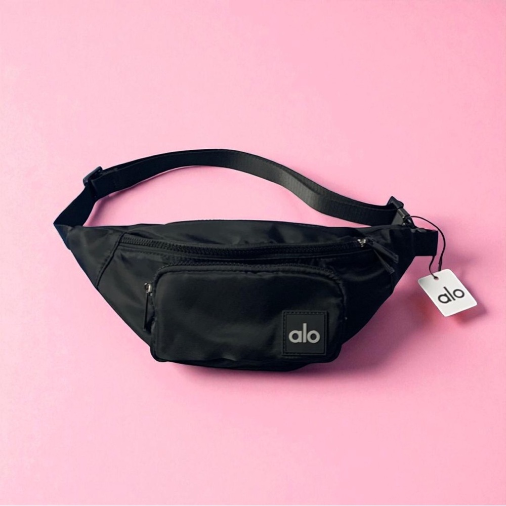 💕ALO Yoga Sleek Black Crossbody Bag💕
